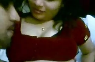 Teen s'amuse film x lesbienne en francais avec une bite