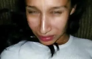 Hottie taquine extrait de film porno en francais et donne une branlette