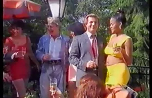 Trois BBW film pirno francais sur le canapé par snahbrandy