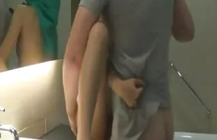 Des vieux hommes baisent porno français live une teen blonde en plein air