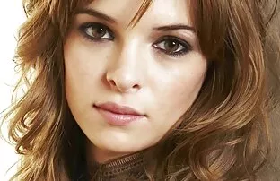 Beaux seins et visages recouverts de film x streaming fr latex 2 clip vidéo