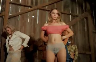 Sexe lesbien sous l'arbre. video x en francais gratuit